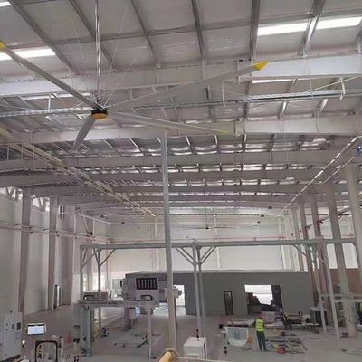 Un buon prezzo. Grande soffitto industriale per il raffreddamento da magazzino in linea