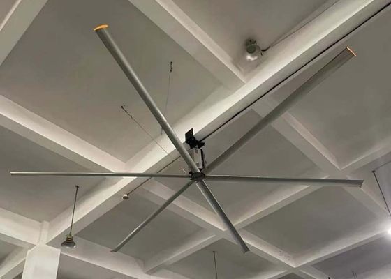 Un buon prezzo. Ventilatore di soffitto di 12 piedi per la ventilazione dell'aria del magazzino in linea
