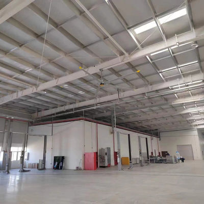 Un buon prezzo. Ventilatore da soffitto industriale di Hvls del motore di Pmsm di 5 lame nella fabbrica di Byd dell'automobile di New Energy in linea