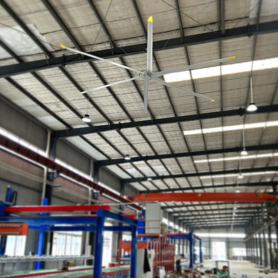 Un buon prezzo. Potenti ventilatori di soffitto PMSM HVLS da 7,3 m per raffreddare l'aria in officine e magazzini in linea