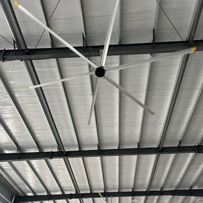 Un buon prezzo. Ventilatore di diametro 8FT-24FT PMSM Ventilatore di soffitto HVLS a motore per laboratorio di produzione di cavi in linea