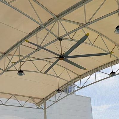 Un buon prezzo. Ventilatore HVLS a soffitto da 16 piedi per il raffreddamento e la ventilazione ottimali dell'aria nelle industrie in linea