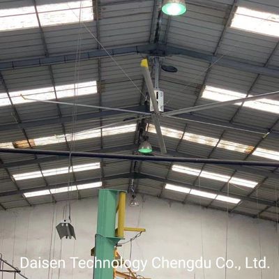 Un buon prezzo. 7.3 metri 24ft Hvls Industrial Big Ceiling Fan per il raffreddamento di grandi e grandi spazi Lame di alluminio in linea