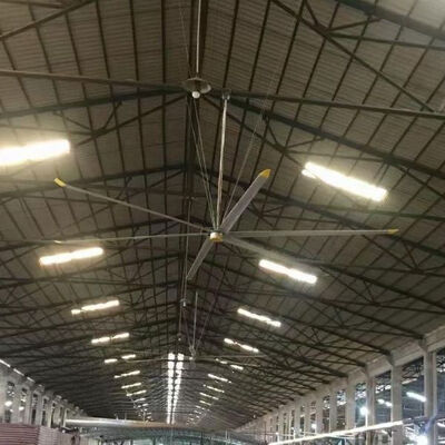 Un buon prezzo. Ventilatore da soffitto per impieghi gravosi con pale in lega di alluminio, di grandi dimensioni, montato a soffitto, adatto per soffitti alti e aree spaziose in linea